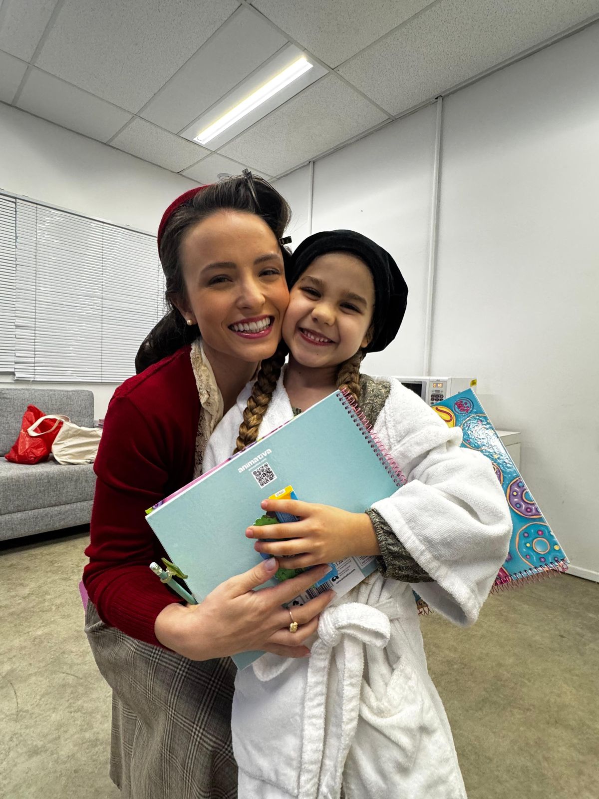 Maya Dias e Larissa Manoela  Foto: Divulga&ccedil;&atilde;o