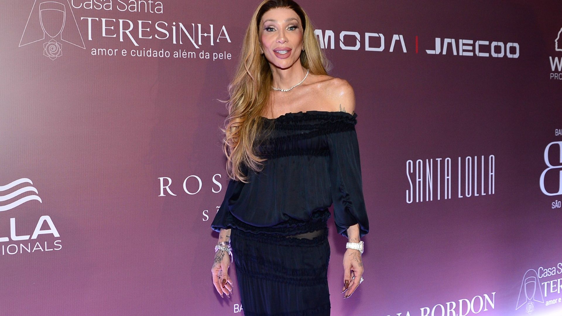 Maya Massafera afirma que sabe lidar com os olhares que recebe