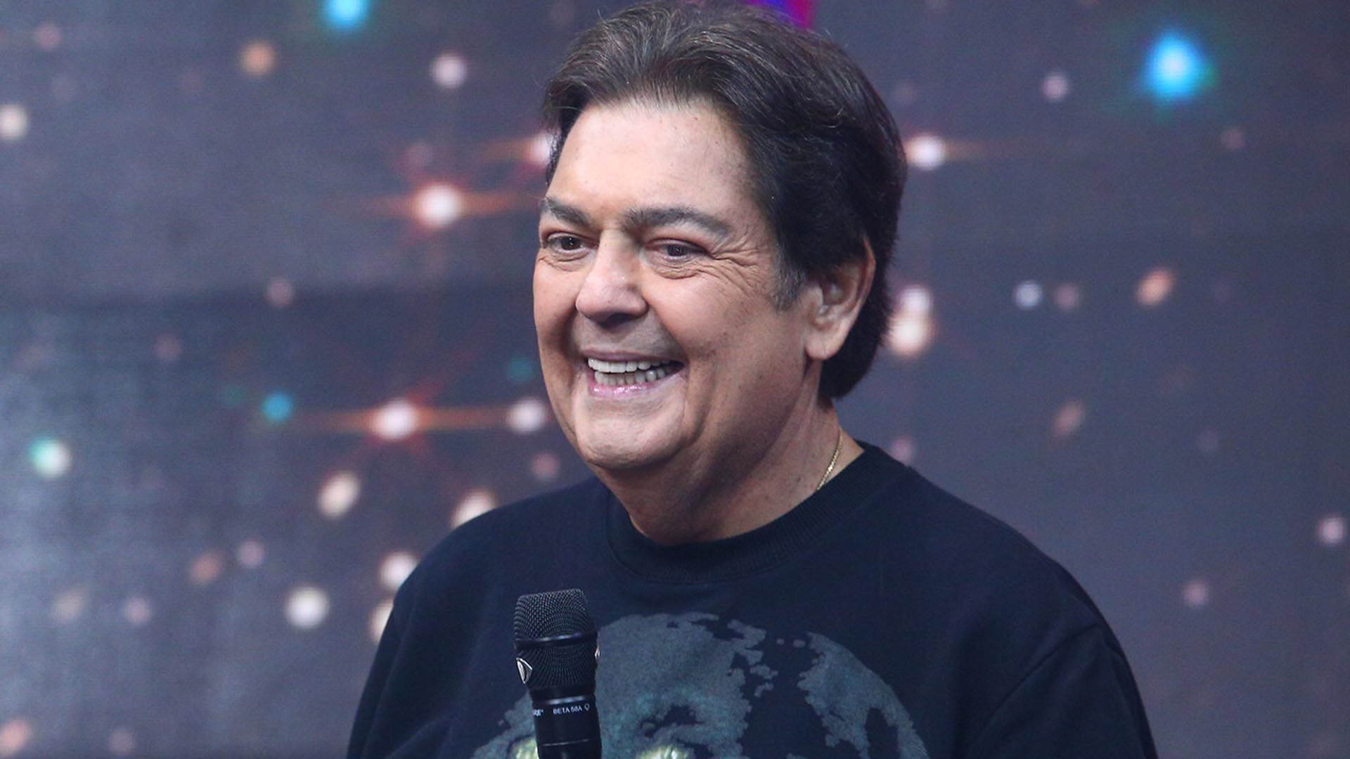 Aos 76 anos, Faustão recebe alta médica após internação para novo procedimento