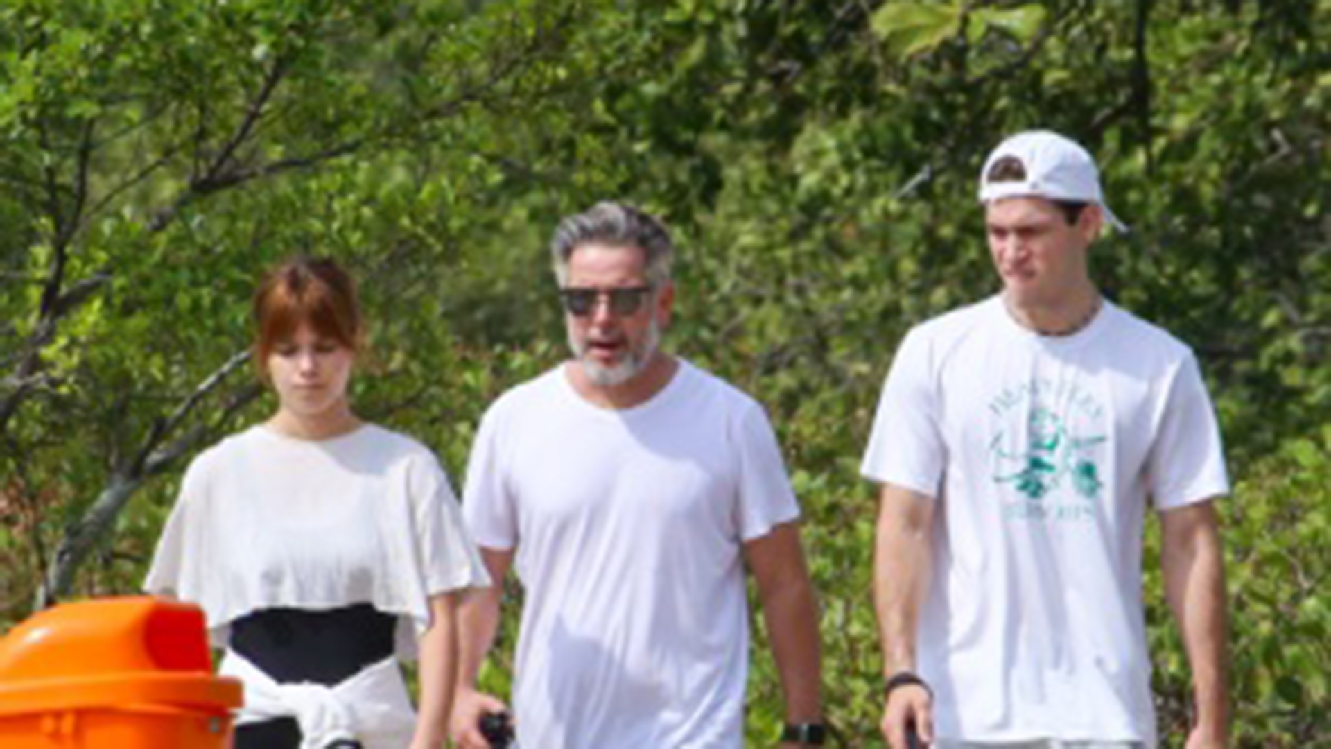 Murilo Benício curte passeio com o filho e a nora no Rio de Janeiro