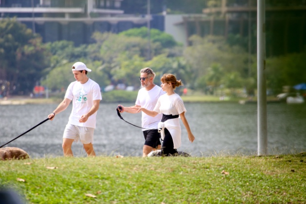 Murilo Ben&iacute;cio curte passeio com o filho e a nora no Rio de Janeiro - Foto: JC Pereira / AgNews