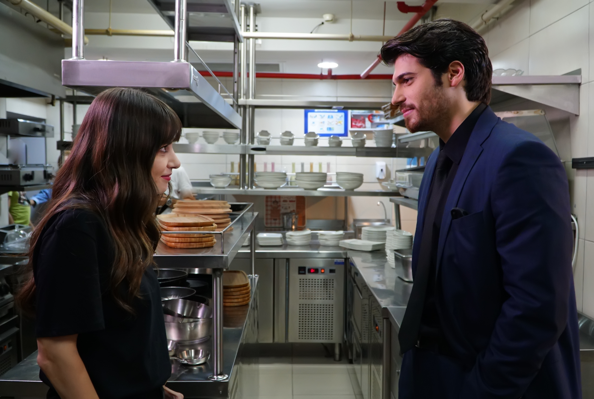 Nazli (Özge Gürel) e Ferit (Can Yaman) na novela 'Dolunay' - Foto: Divulga&ccedil;&atilde;o
