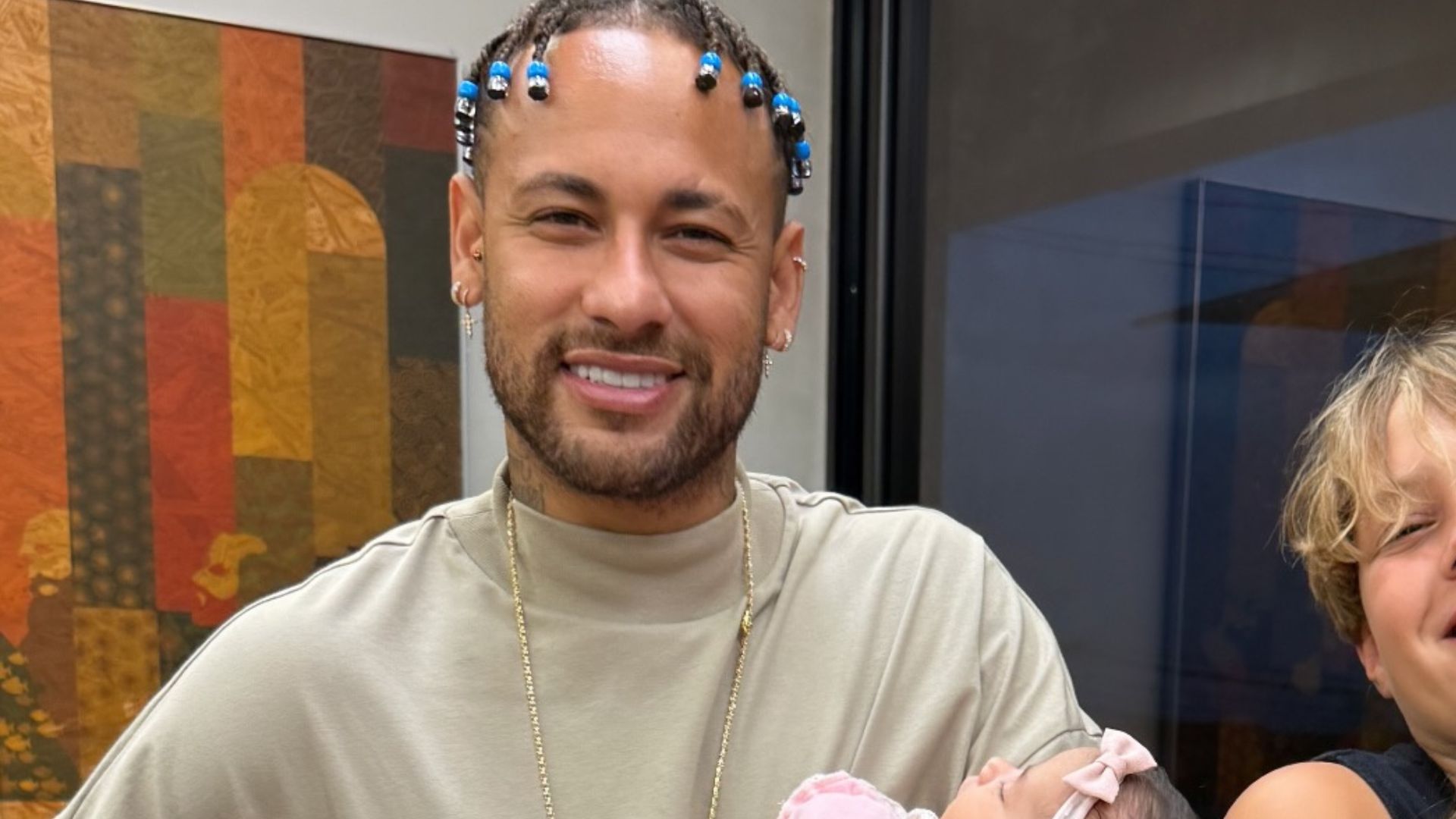 Neymar Jr exibe a 1ª foto com os 4 filhos no Dia dos Pais