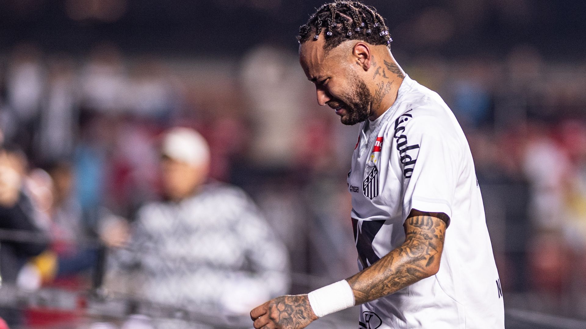 Choro de Neymar acende alerta na visão de psicóloga: ‘Esse acontecimento reforça’