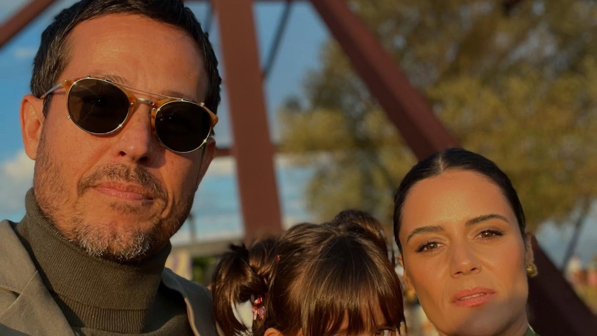 Ex-galã de Malhação, Roger Gobeth encanta ao postar foto em família