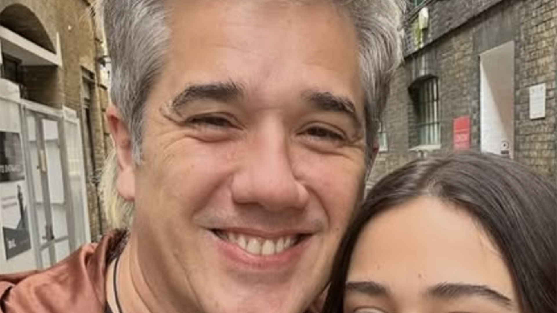 Filha de Rogério Flausino completa 18 anos. Veja como ela está