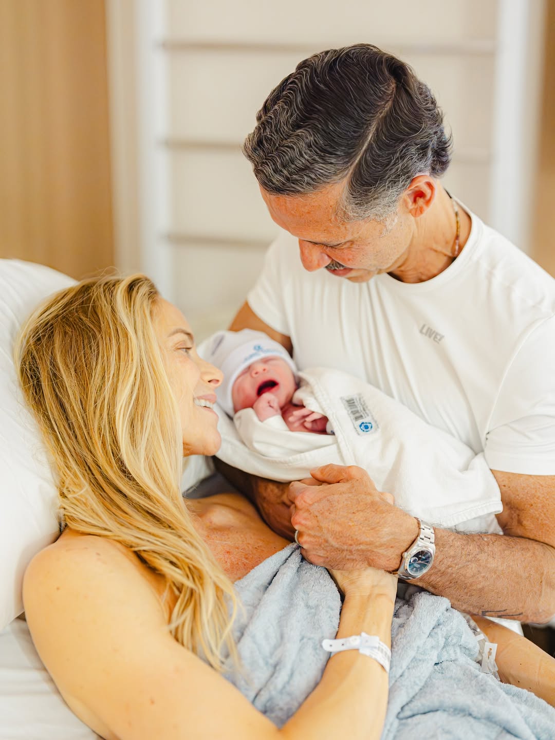Babi Beluco e Marcos Motta com o filho rec&eacute;m-nascido, Tom &mdash; Foto: Divulga&ccedil;&atilde;o