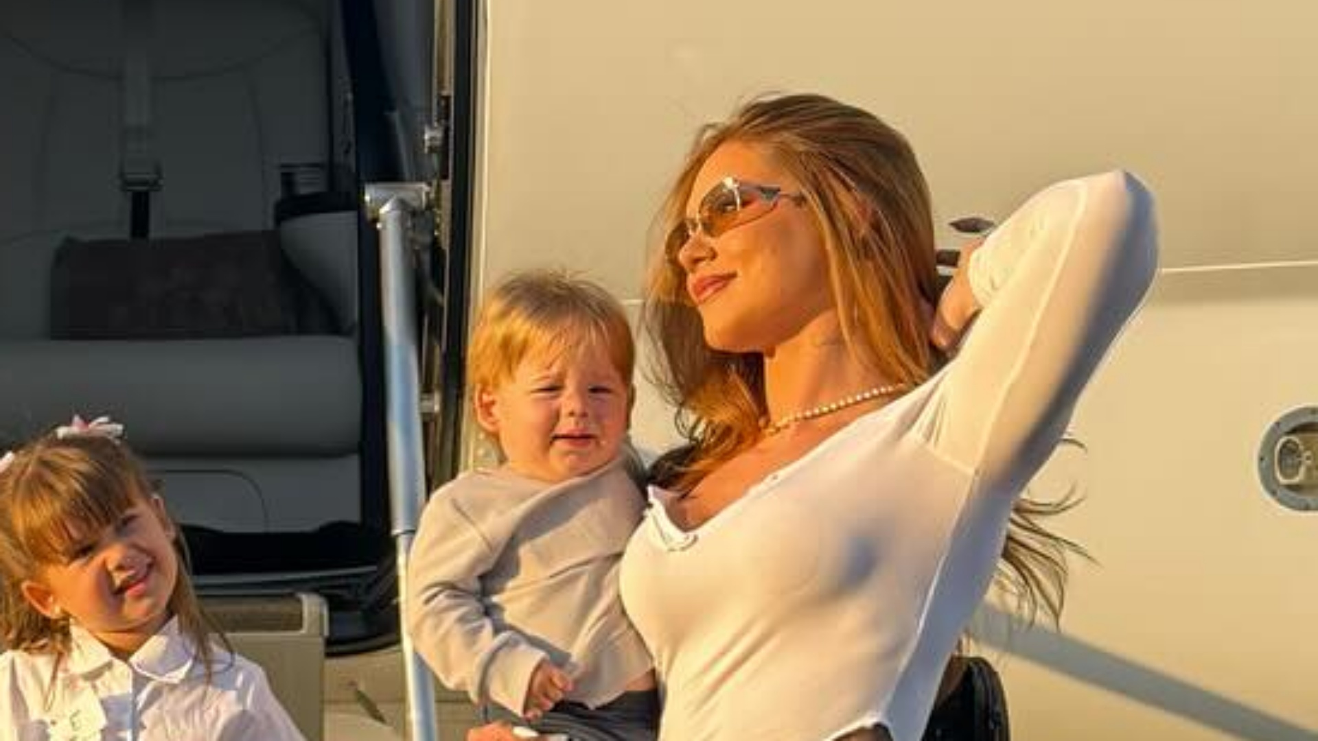 Virginia Fonseca posa com os filhos antes de viagem em jatinho: ‘Leve e feliz!’