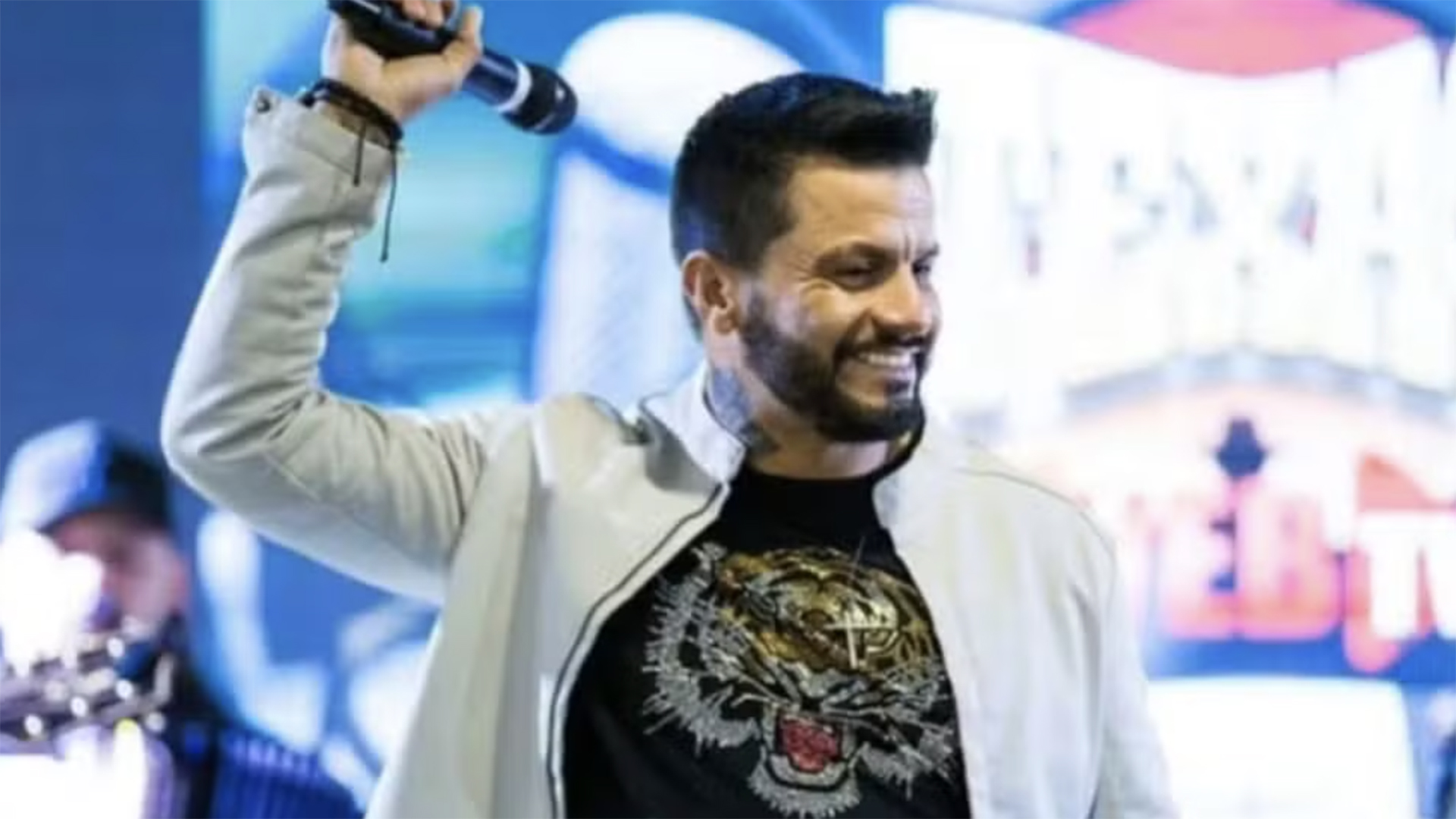Cantor sertanejo de 47 anos é morto a tiros dentro de casa
