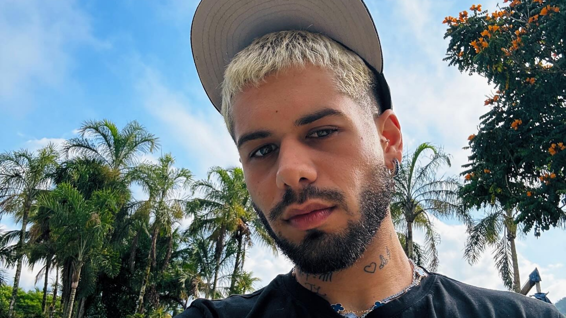 Equipe de Zé Felipe se pronuncia sobre suposto affair do cantor com influencer