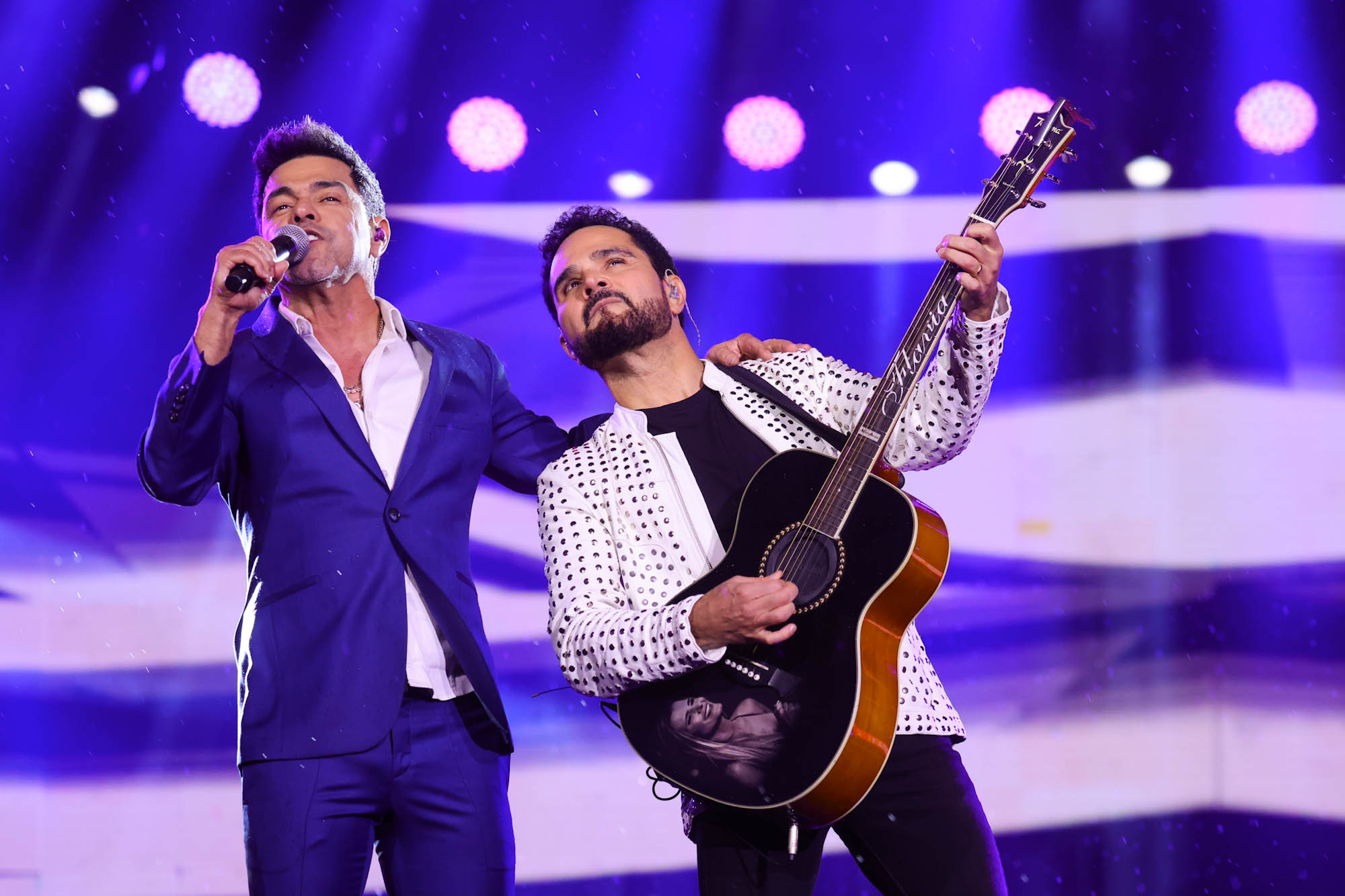 Zez&eacute; Di Camargo e Luciano em show juntos - Foto: Manuela Scarpa/Brazil News