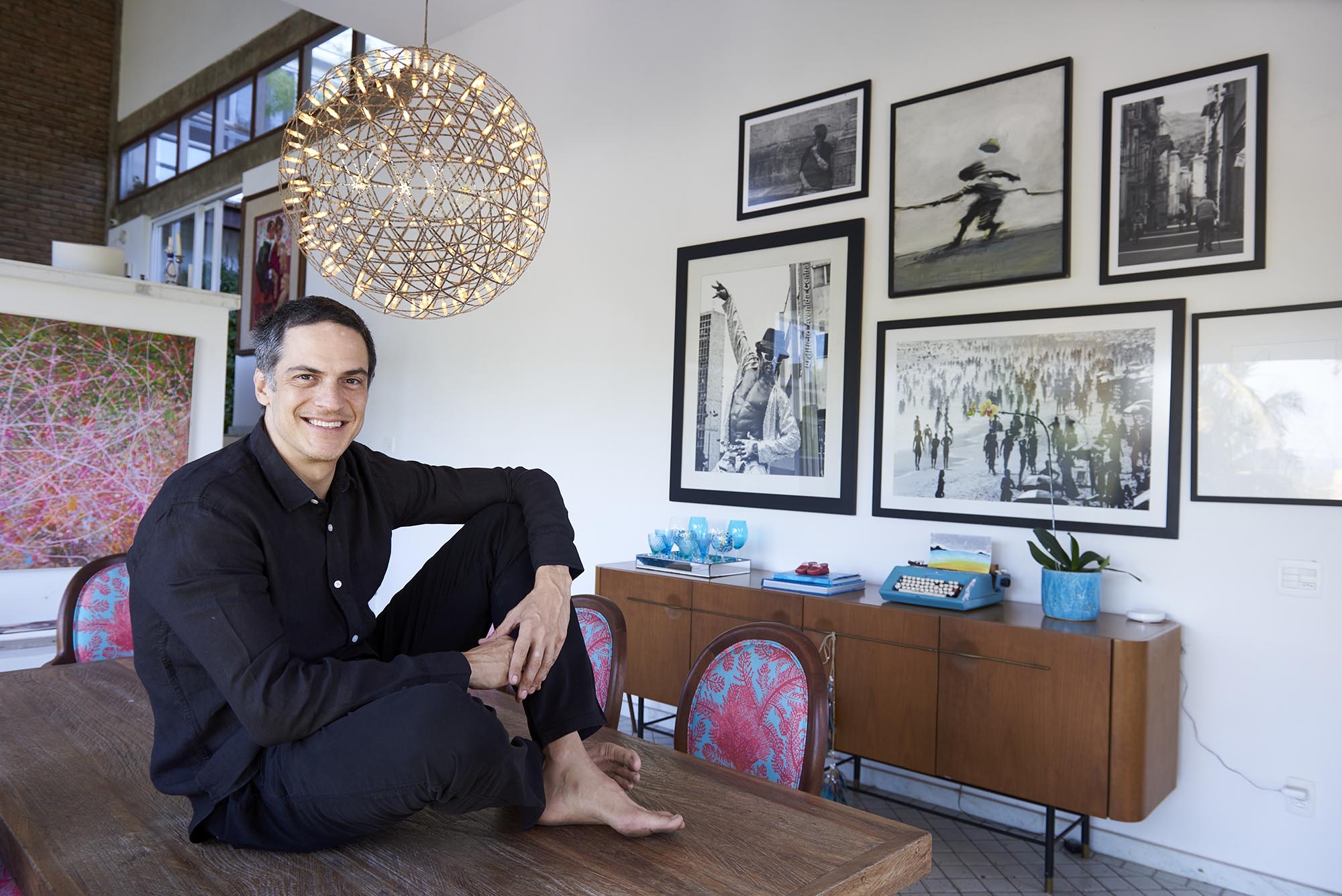 Mateus Solano mostra sua casa na Revista CARAS - FOTO: SELMY YASSUDA – ASSISTENTE DE FOTOGRAFIA: ROBSON ABREU; EDIÇÃO DE MODA: ALE DUPRAT; PRODUÇÃO DE MODA: KADU NUNNES