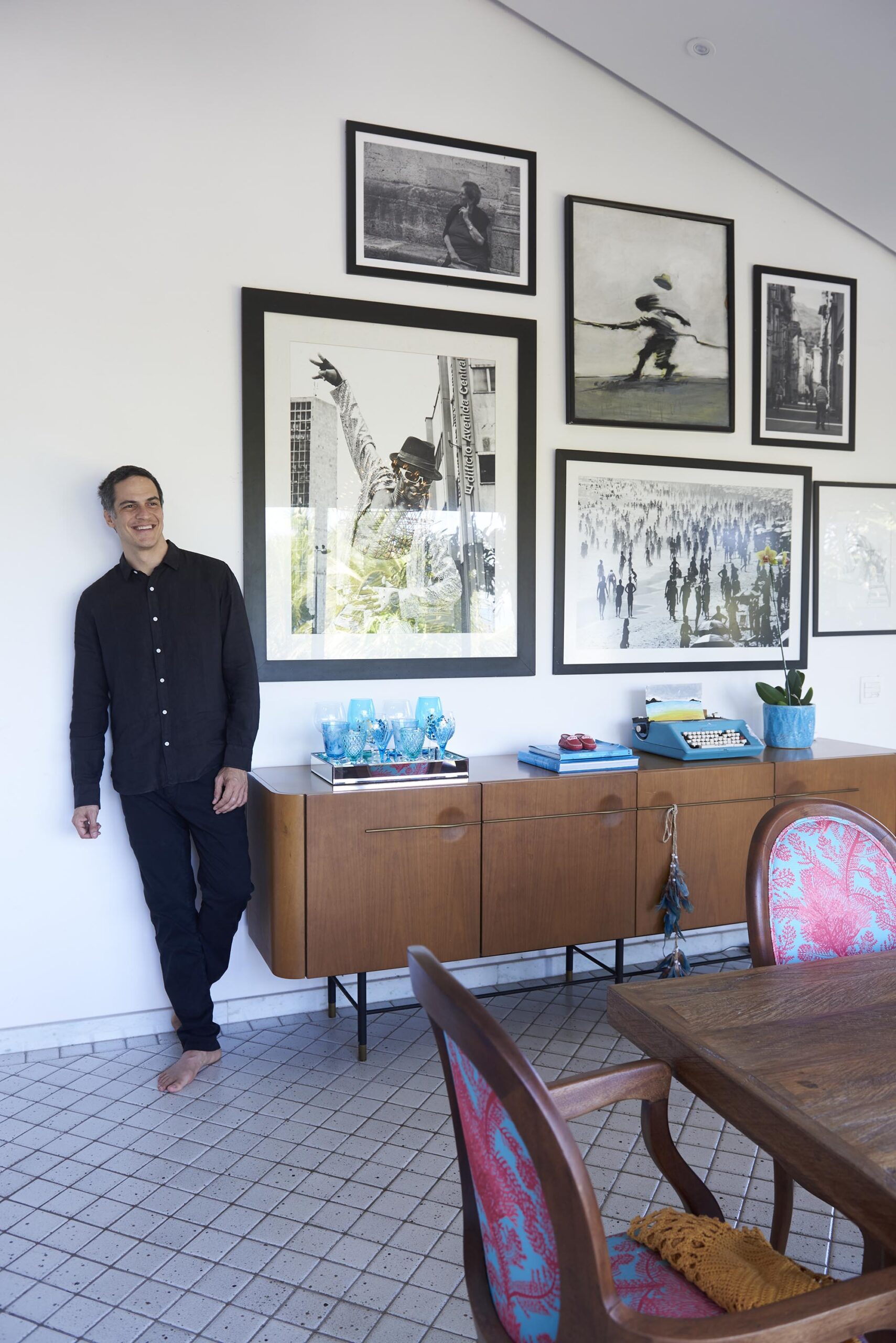 Mateus Solano mostra sua casa na Revista CARAS - FOTO: SELMY YASSUDA – ASSISTENTE DE FOTOGRAFIA: ROBSON ABREU; EDIÇÃO DE MODA: ALE DUPRAT; PRODUÇÃO DE MODA: KADU NUNNES
