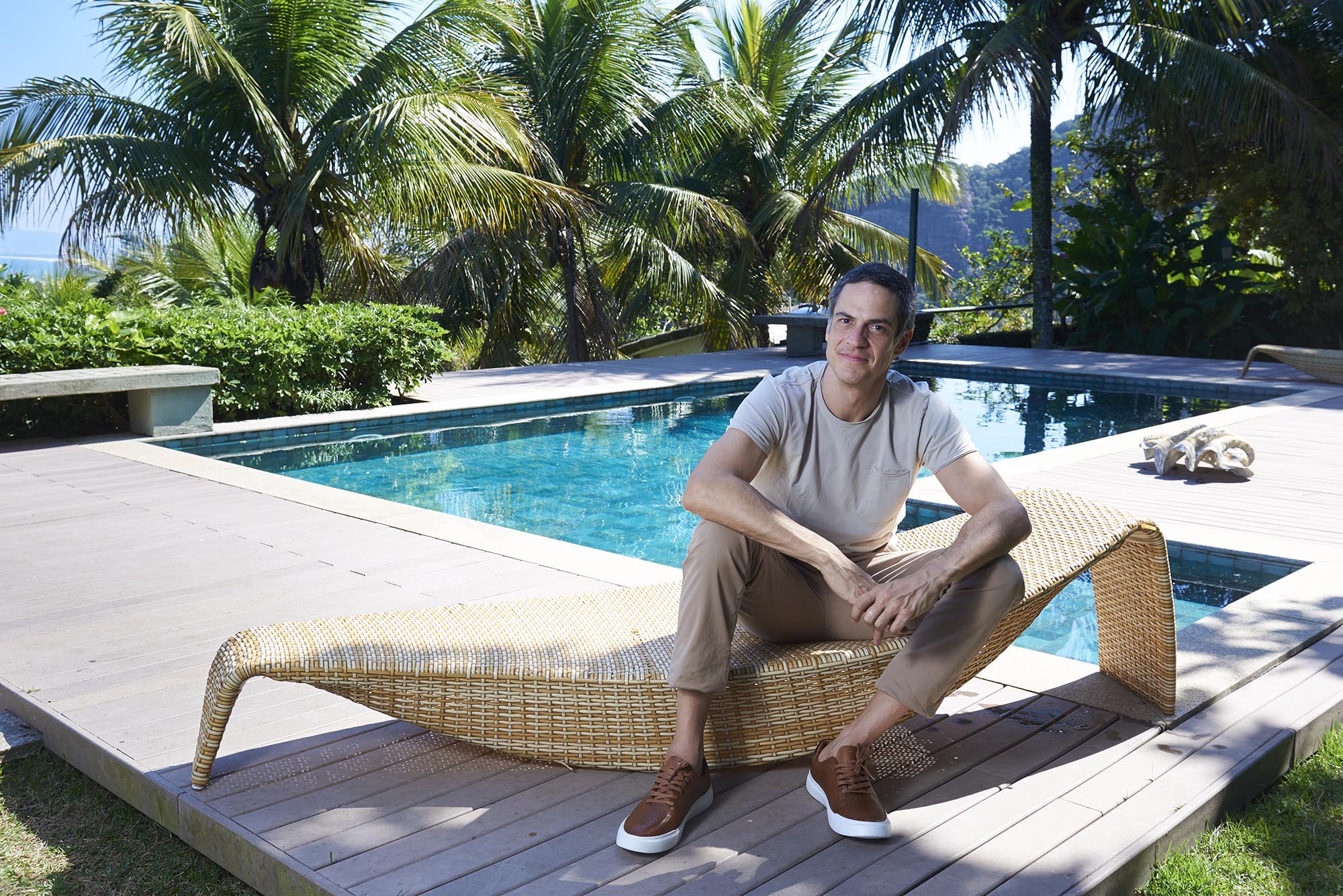 Mateus Solano mostra sua casa na Revista CARAS - FOTO: SELMY YASSUDA – ASSISTENTE DE FOTOGRAFIA: ROBSON ABREU; EDIÇÃO DE MODA: ALE DUPRAT; PRODUÇÃO DE MODA: KADU NUNNES