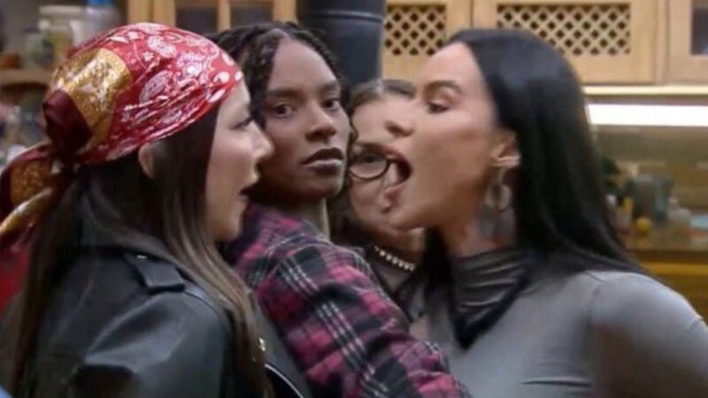 Tamiris e Martina discutem em A Fazenda 17 - Foto: Reprodução / Record TV