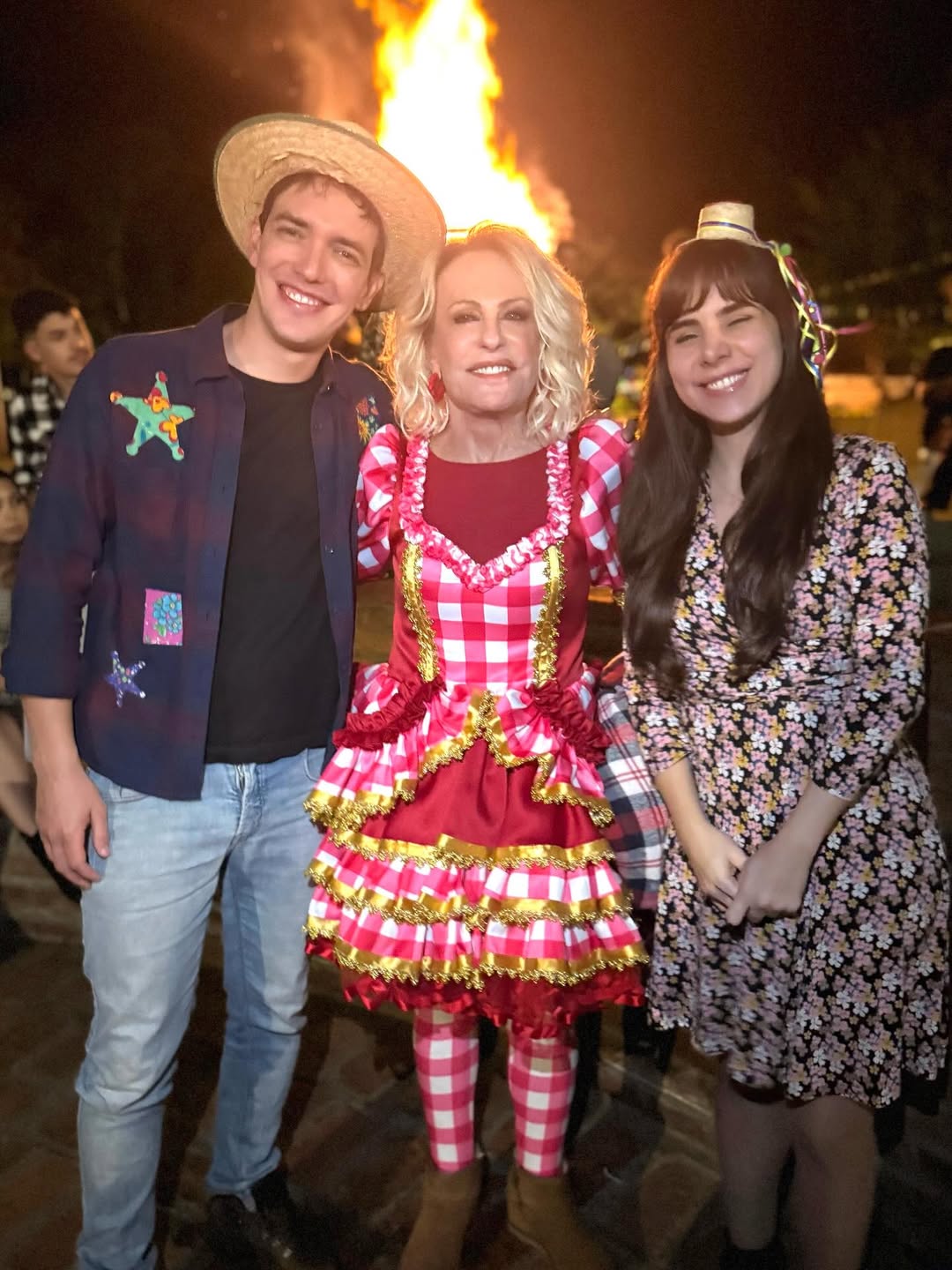 Isabella Lubrano e Alessandro Jodar com Ana Maria Braga - Foto: Reprodu&ccedil;&atilde;o / Instagram