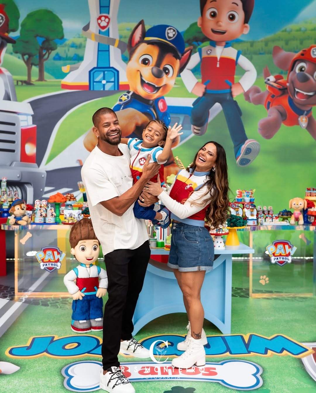 Viviane Araujo e Guilherme Milit&atilde;o celebram 3 anos do filho, Joaquim - Foto: Reprodu&ccedil;&atilde;o / Instagram; @crismonteiro.fotografia