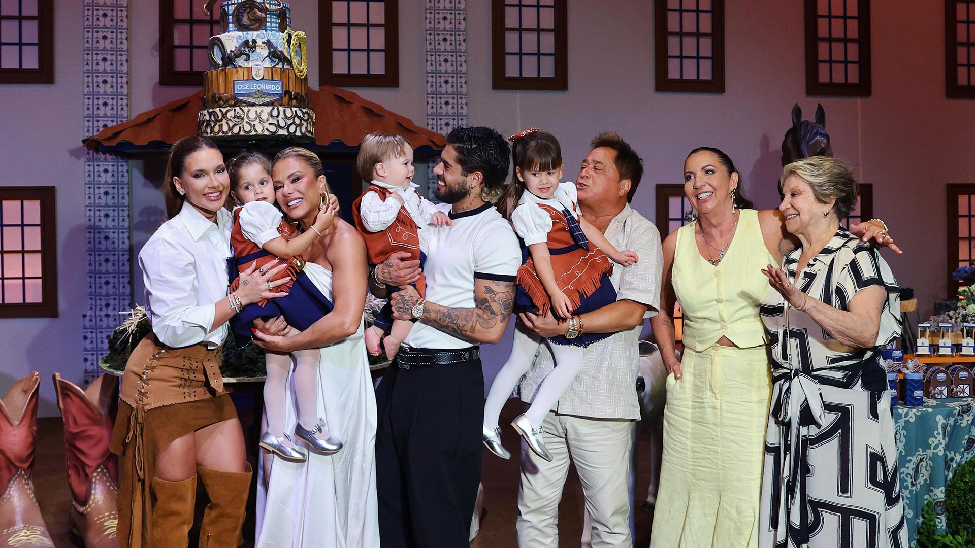 Virginia e Zé Felipe: As fotos oficiais do batizado e do aniversário do filho caçula do ex-casal