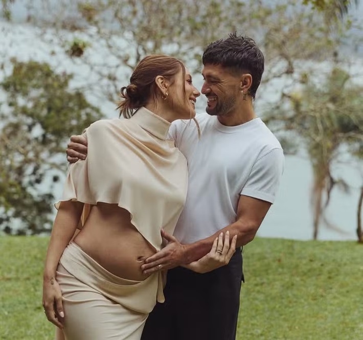 Arrascaeta e Camila Bastiani anunciam que filho ser&aacute; menino &mdash; Foto: Reprodu&ccedil;&atilde;o/Instagram 