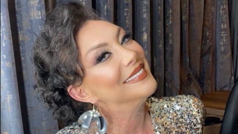 Cantora famosa morre aos 51 anos após cair do sexto andar de prédio