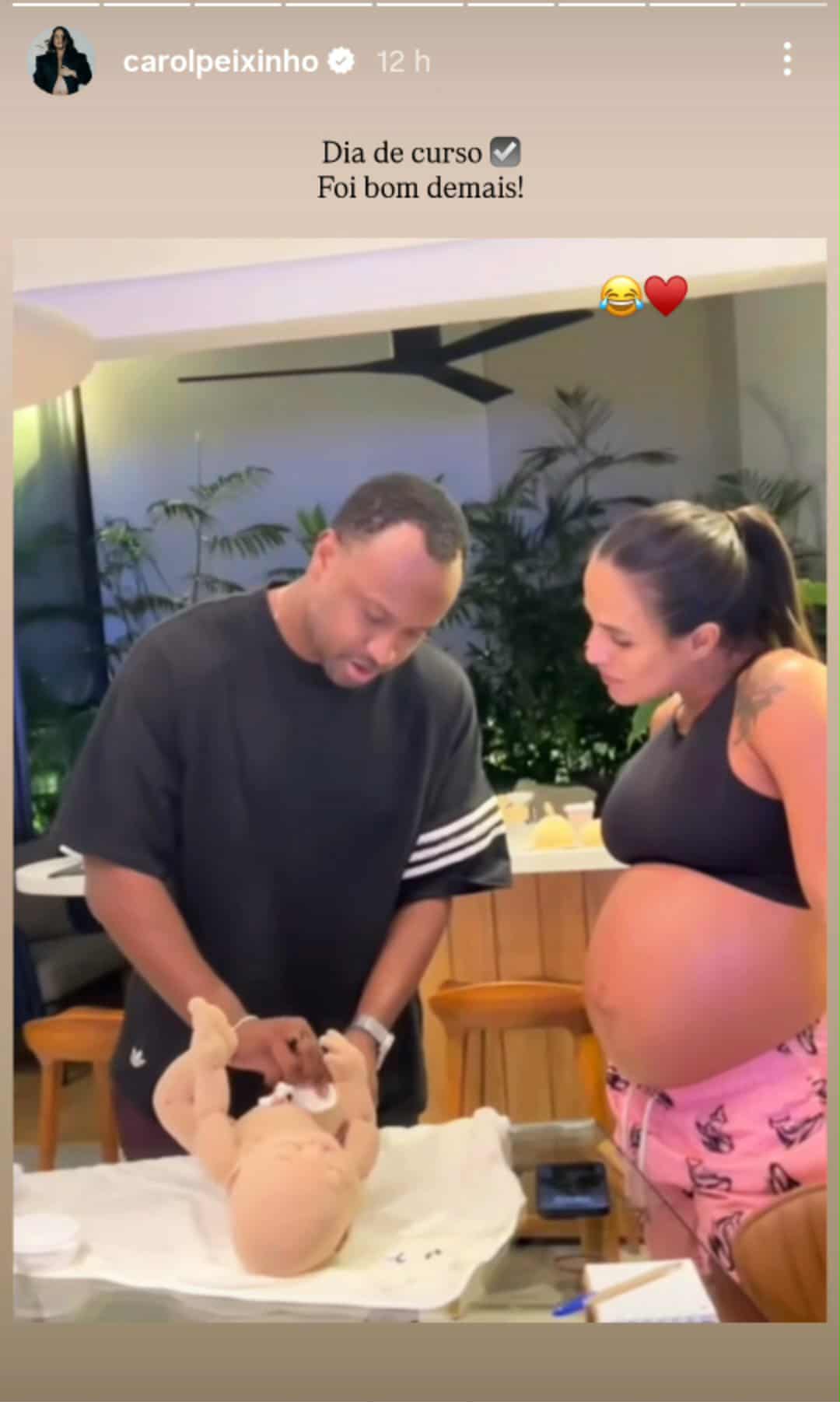 Carol Peixinho e Thiaguinho fazem curso para cuidados com o beb&ecirc; - Foto: Reprodu&ccedil;&atilde;o/Instagram