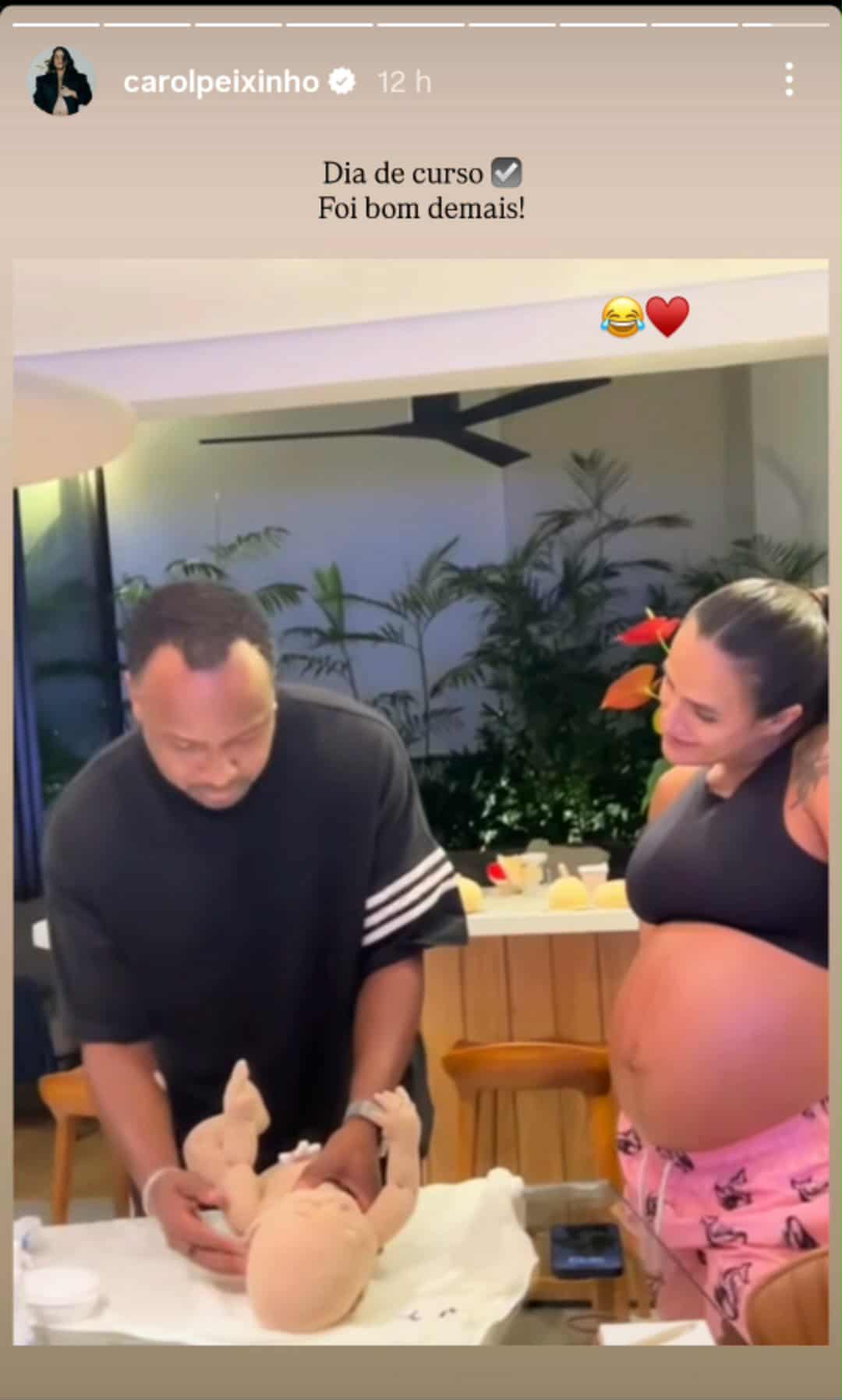 Carol Peixinho e Thiaguinho fazem curso para cuidados com o beb&ecirc;
