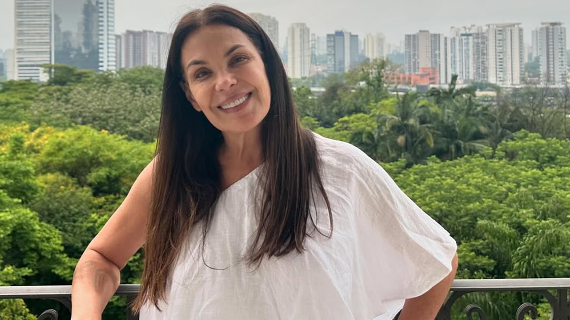 Carolina Ferraz diz que não quer novo casamento e comenta vida amorosa: ‘Tenho relações’