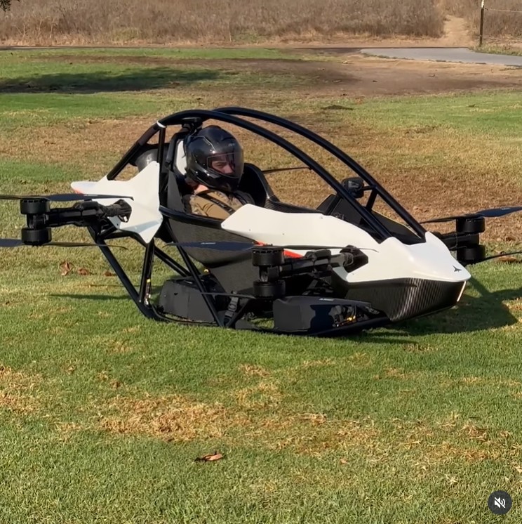 Palmer Luckey comprou 'carro voador' - Foto: Reprodu&ccedil;&atilde;o / Instagram; @jetsonaero