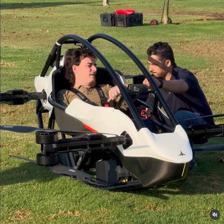 Palmer Luckey comprou 'carro voador' - Foto: Reprodu&ccedil;&atilde;o / Instagram; @jetsonaero