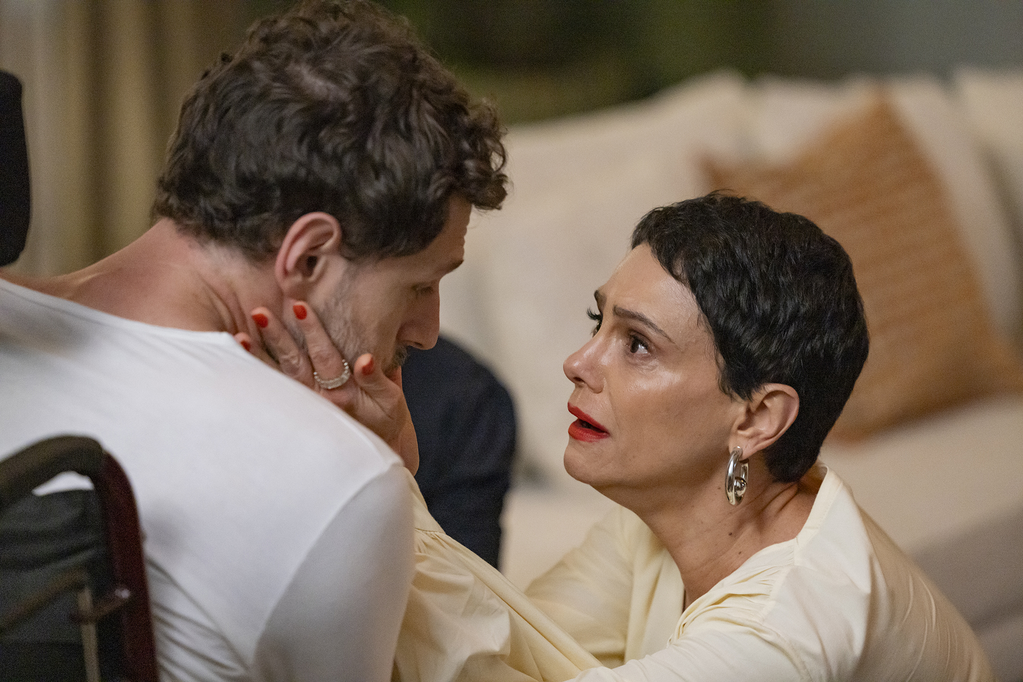 Cena do retorno de Leonardo para a família Roitman na novela Vale Tudo - Foto: Globo / Divulgação