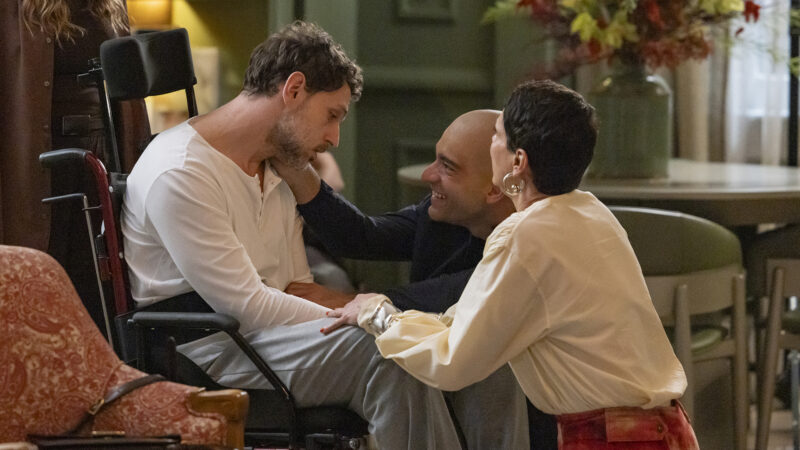 Cena do retorno de Leonardo para a família Roitman na novela Vale Tudo - Foto: Globo / Divulgação