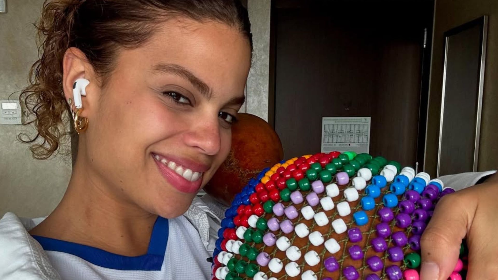 Clara Buarque relembra medo da exposição na infância