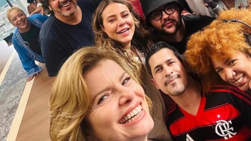 Debora Bloch mostra bastidor de gravação de sua última cena em cenário de ‘Vale Tudo’
