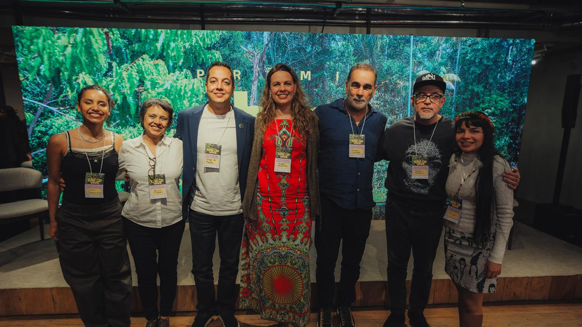 Gleici Damasceno e Txai Suruí participam de debate do Prêmio Chico Vive