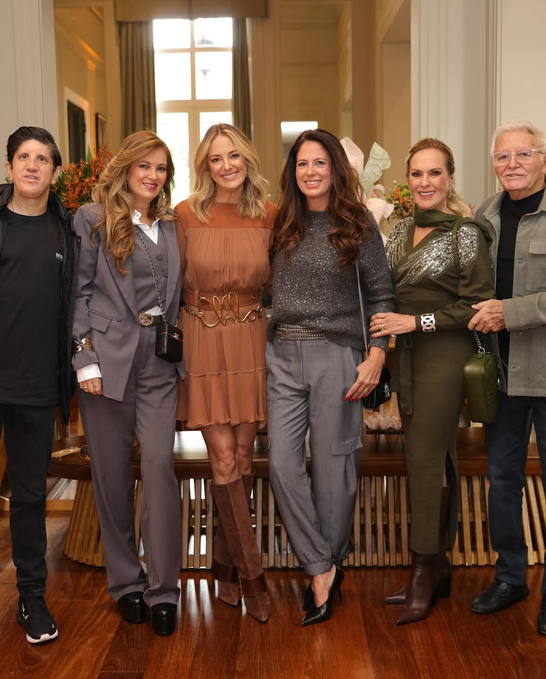 Ticiane Pinheiro com os irm&atilde;os e os pais - Foto: Reprodu&ccedil;&atilde;o / Instagram