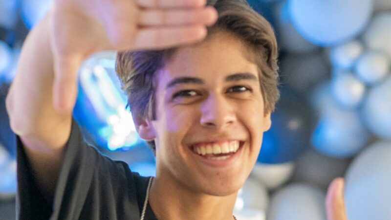 Conheça o ator Felipe Lago, o Pedrinho de O Picapau Amarelo