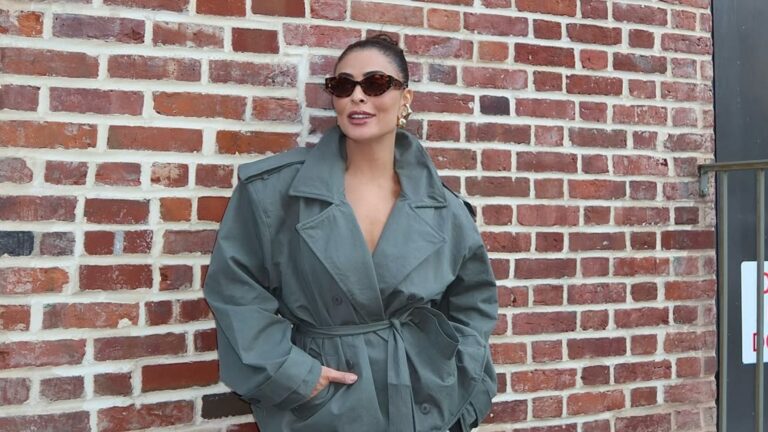 Juliana Paes faz post com compilado de fotos na NYFW