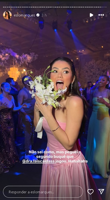 Eslovênia Marques pega o buquê — Foto: Instagram @eslomarques