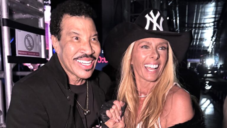 Adriane Galisteu realiza o sonho de conhecer Lionel Richie no The Town