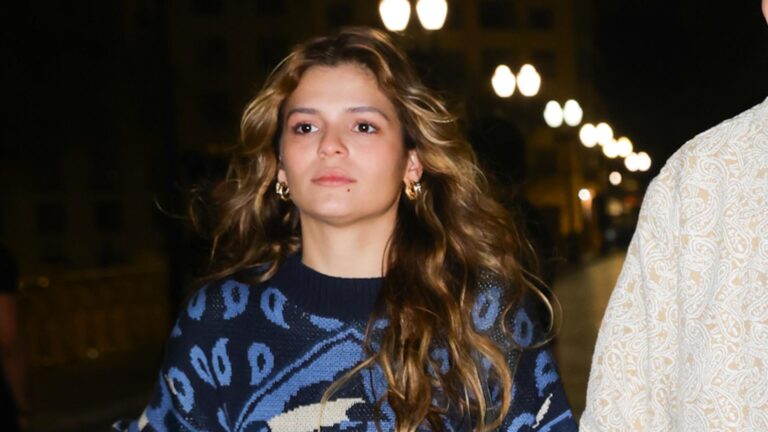 Irmã de Bruna Marquezine surge de mãos dadas com ex-affair de Anitta
