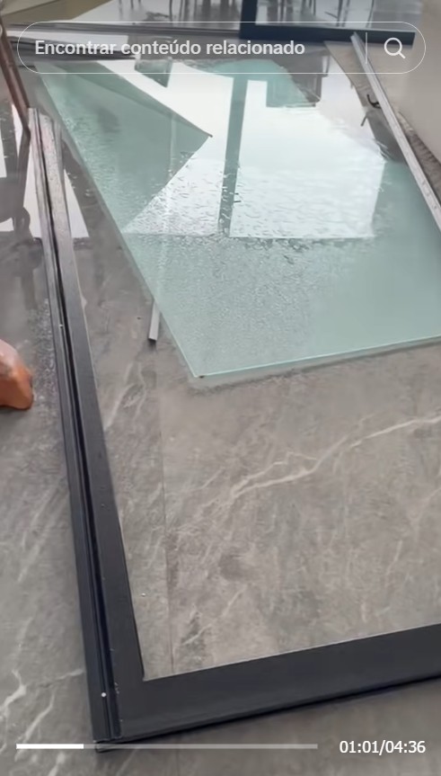 Vidro da casa de Maíra Cardi estoura após ventania - Foto: Reprodução / TikTok @cardinigro