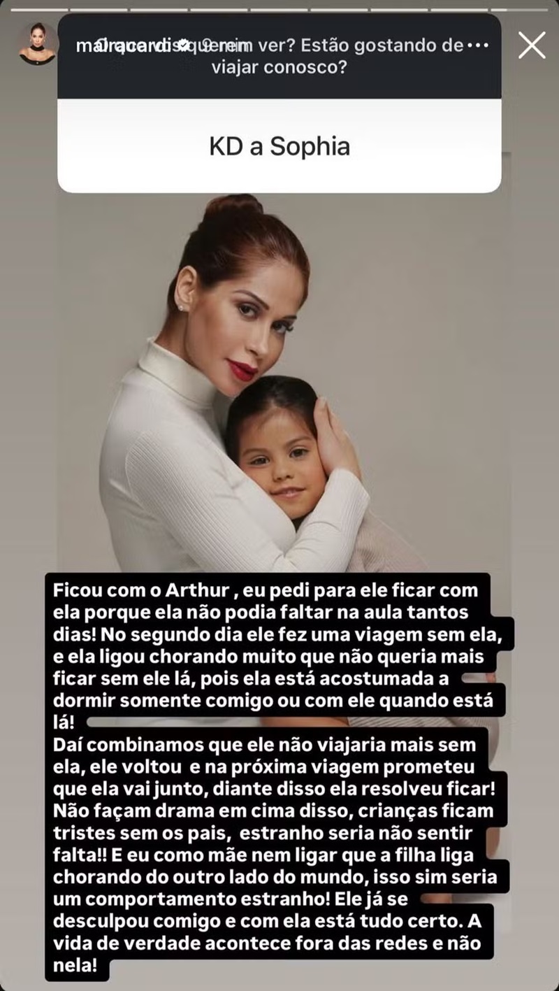 Storie de Ma&iacute;ra Cardi no Instagram 