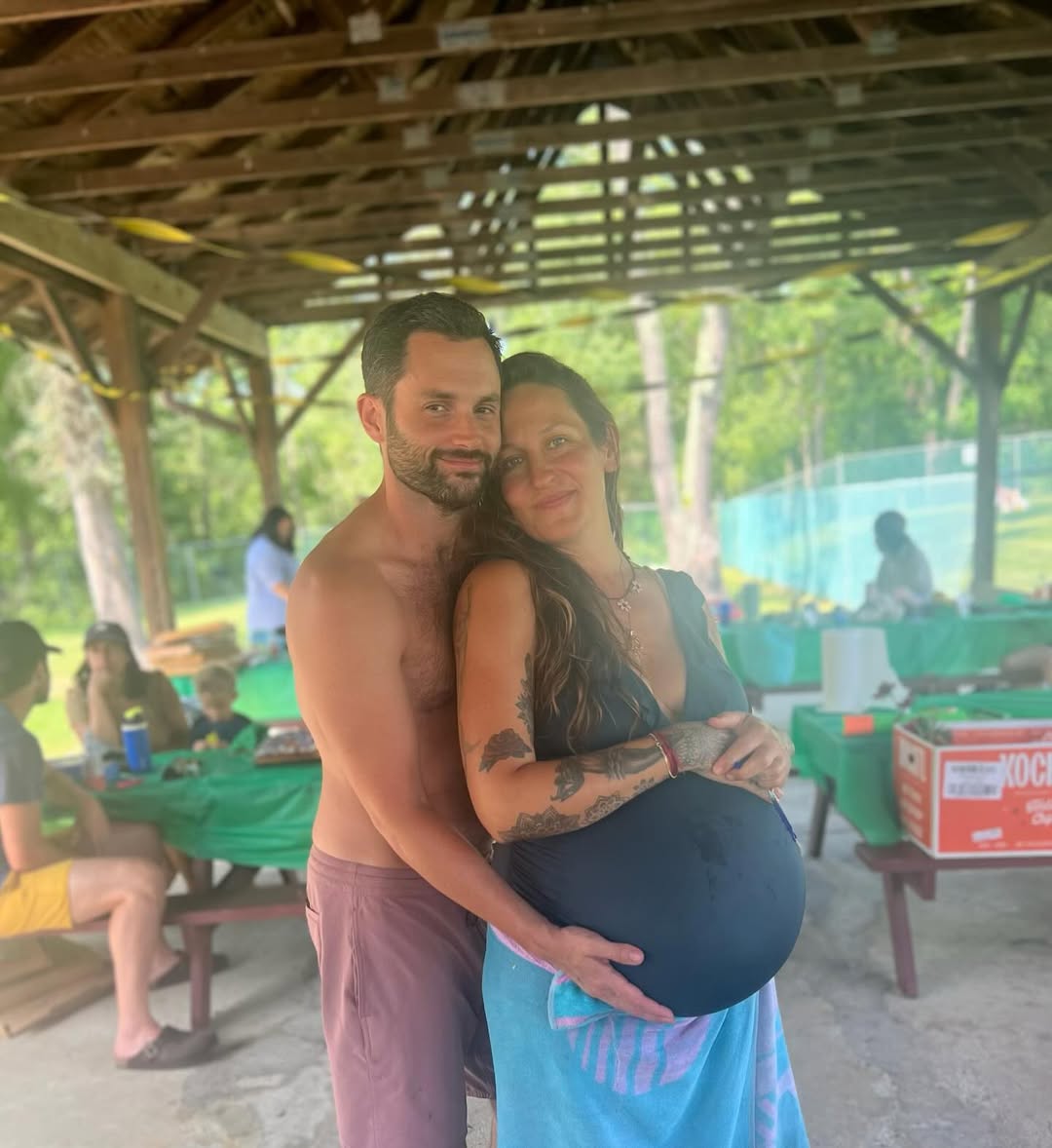 Penn Badgley e Domino Kirke-Badgley - Foto: Reprodução / Instagram