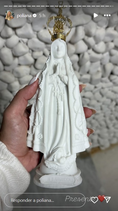 Poliana Rocha exibe presente - Reprodução/Instagram @poliana