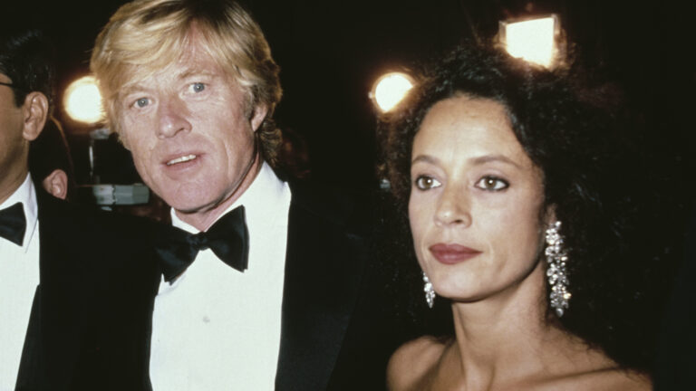 Sonia Braga já namorou com o ator Robert Redford, que morreu hoje. Relembre a história