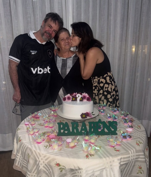 Samara Felippo com a mãe