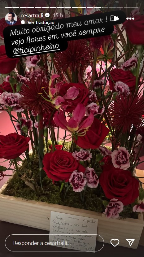 Ticiane Pinheiro presenteia C&eacute;sar Tralli com flores - Reprodu&ccedil;&atilde;o/Instagram