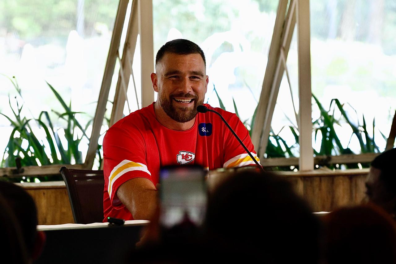 Travis Kelce no Brasil - Foto: Grasiela Gonzaga / AgNews