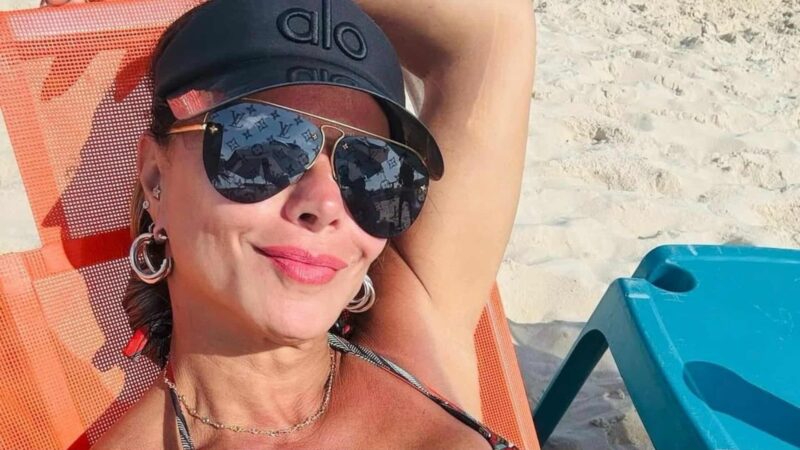 Viviane Araujo impressiona ao mostrar barriga