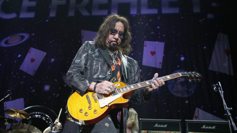 Causa da morte de Ace Frehley, da banda Kiss, vem à tona na imprensa internacional